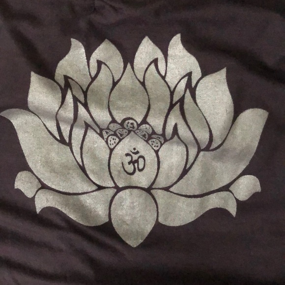 Asymmetrical gray tank top. - Picture 3 of 3